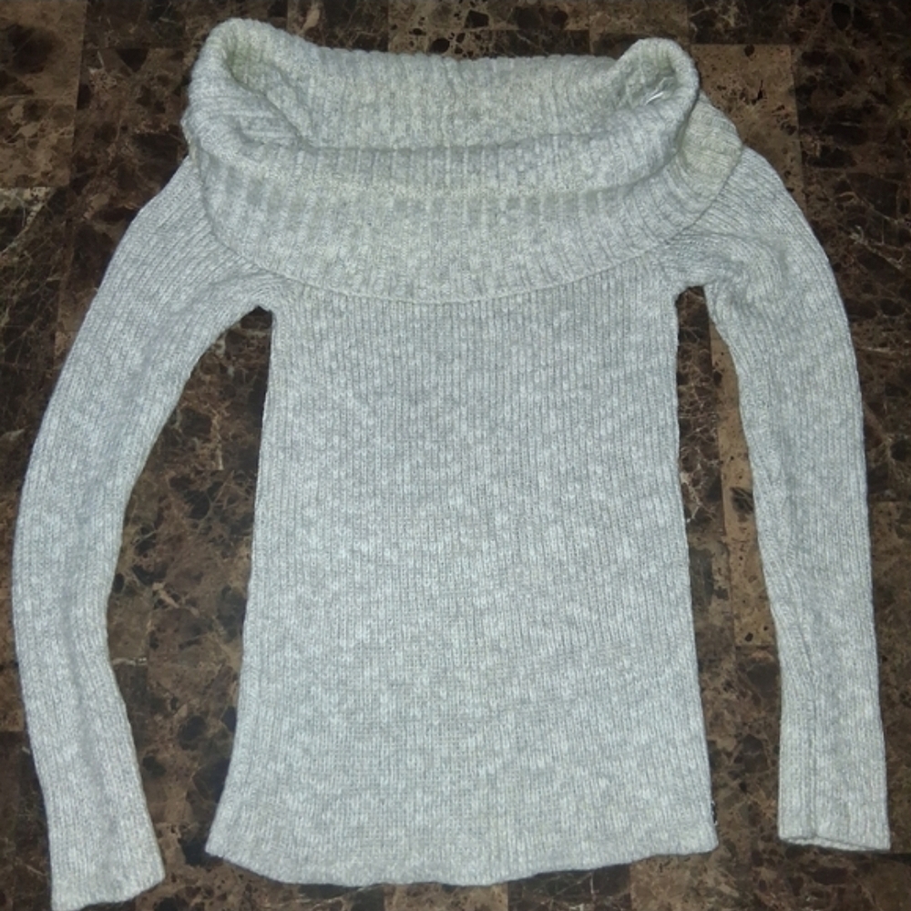 Hollister Off-the-Shoulder Ribbed Sweater in Light Gray